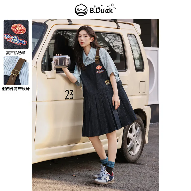 B.Duck小黄鸭2026春夏新款甜酷减龄设计感假两件牛仔吊带连衣裙