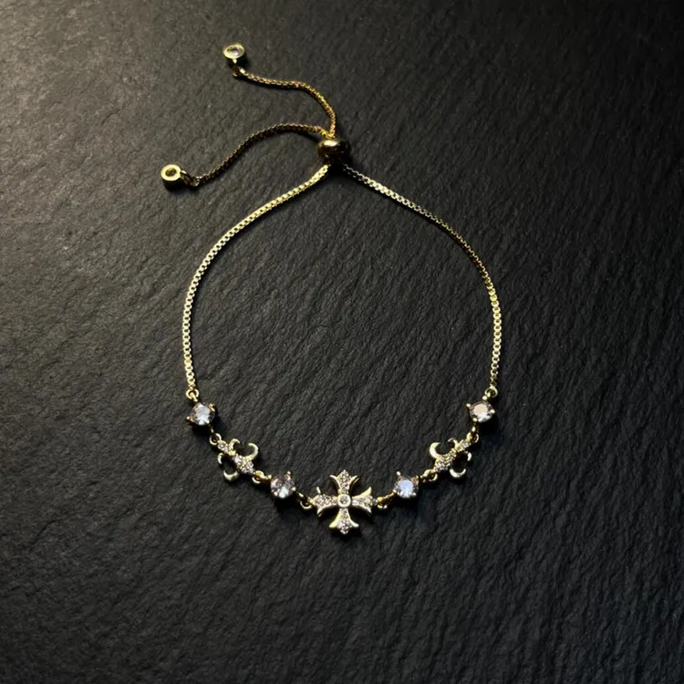 金色复古十字架鸢尾花手链2025新款冷淡风可调节闪耀精致百搭手饰