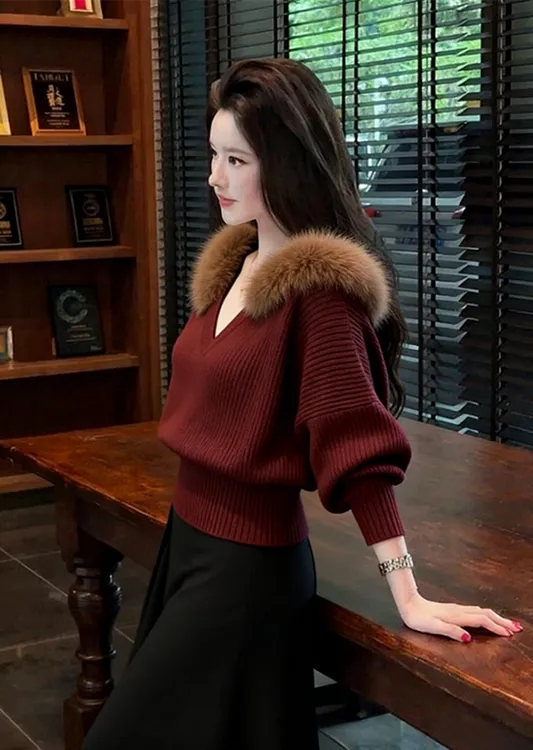 2025新款秋冬轻熟风V领针织衫女时尚慵懒风高级感酒红色毛领毛衣