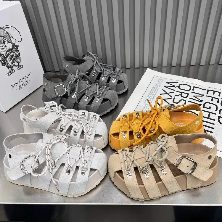 2025欧洲站夏季新款脚感舒适个性时髦编织撞色绑带包头罗马凉鞋女