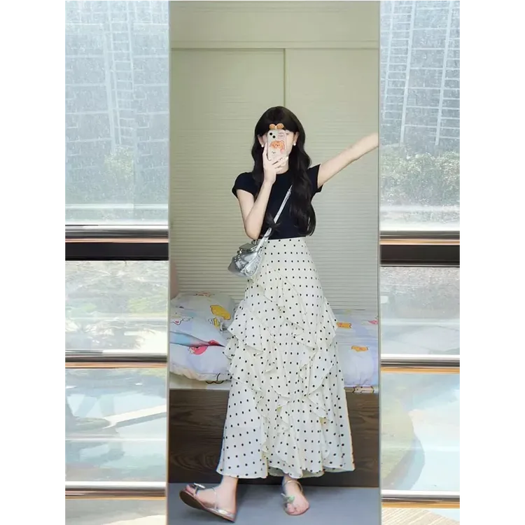 2025夏季新款法式温柔高级感黑色针织上衣搭配荷叶边半身裙两件套