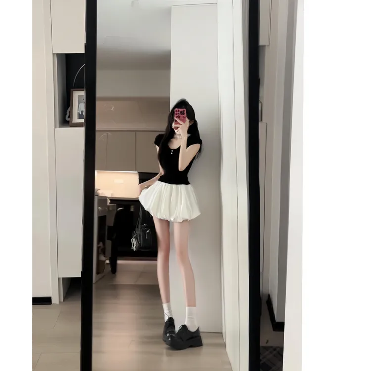 纯欲甜辣风坑条Polo领修身黑色针织短袖上衣女夏季白色短裙两件套