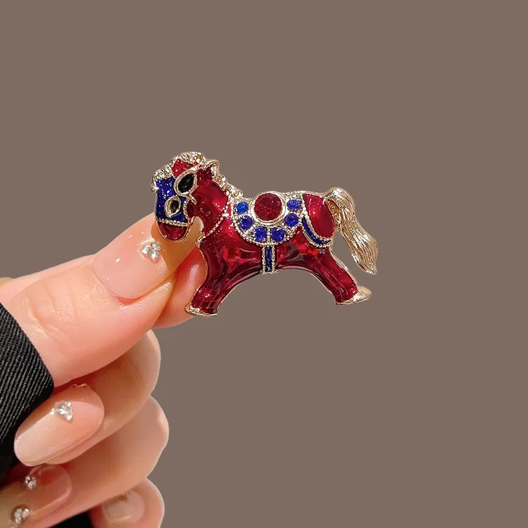 合金胸针 新年马到成功高档胸针女奢华气质本命年高级感别针配饰