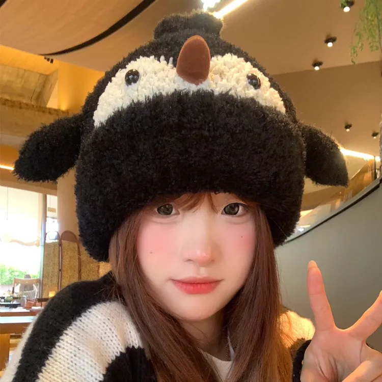 可爱卡通小企鹅毛绒帽子女学生秋冬加厚保暖针织帽百搭护耳套头帽