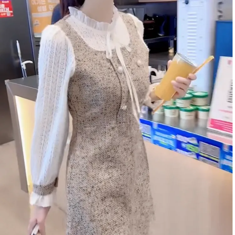 新款蕾丝拼接气质显瘦连衣裙长袖网红针织轻奢时尚收腰中长款秋冬