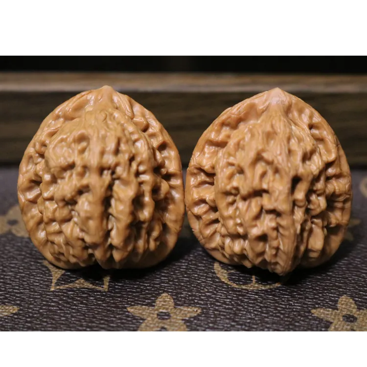 文玩核桃手把件全品已打底承德粗筋金公子