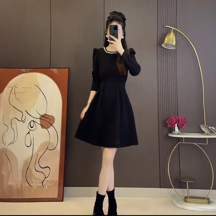 大码女装千金风气质烫钻小黑裙胖mm小香风减龄显瘦a字打底连衣裙