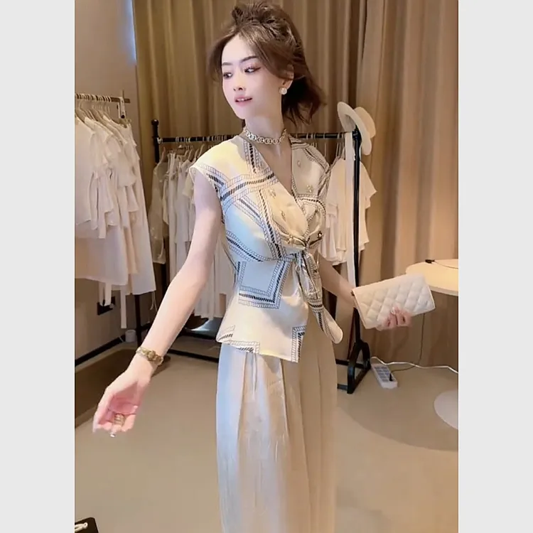 今年流行白色线条印花上衣女2025夏季独特漂亮高级感韩系收腰衬衣