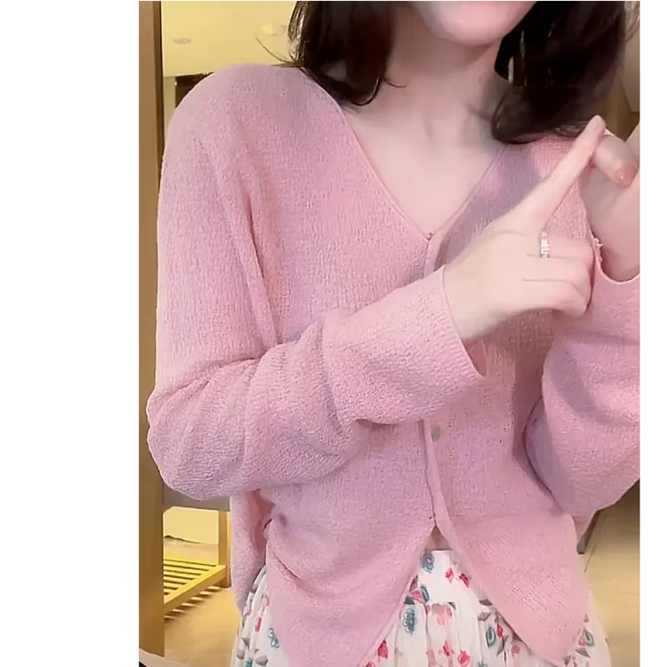 设计感单排扣V领针织衫女2025新款春季软糯彩扣宽松显瘦开衫上衣