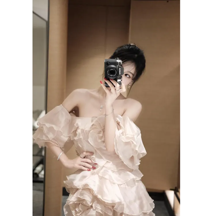 【柔纱絮语】春季新款法式复古荷叶边一字肩度假连衣裙显瘦收腰短裙