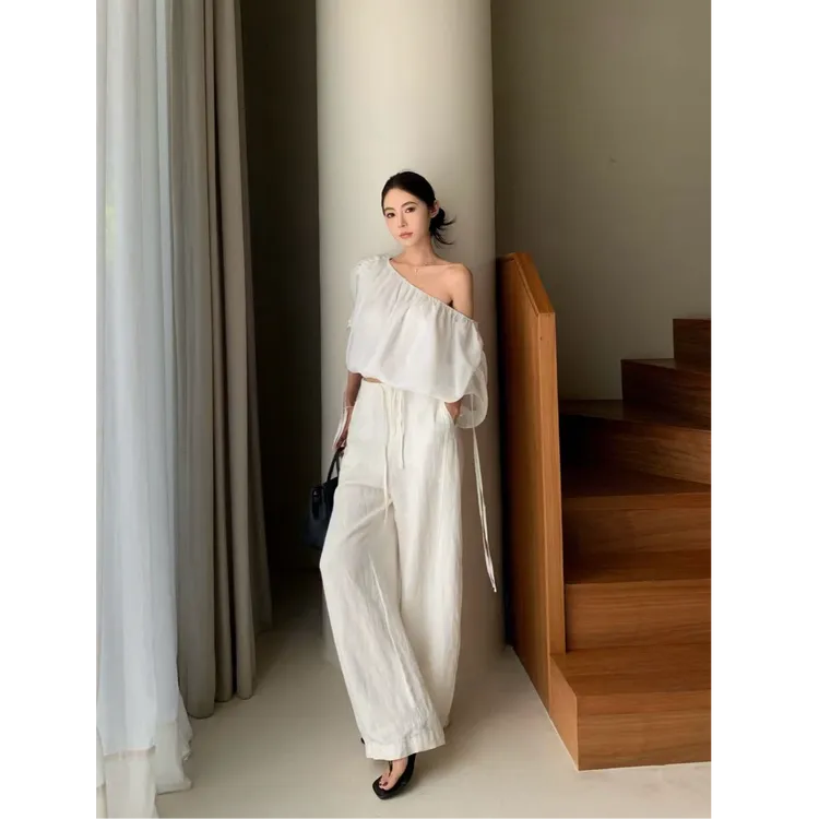 法式气质露肩一字肩抽绳衬衫显瘦收腰上衣女配高腰休闲裤两件套