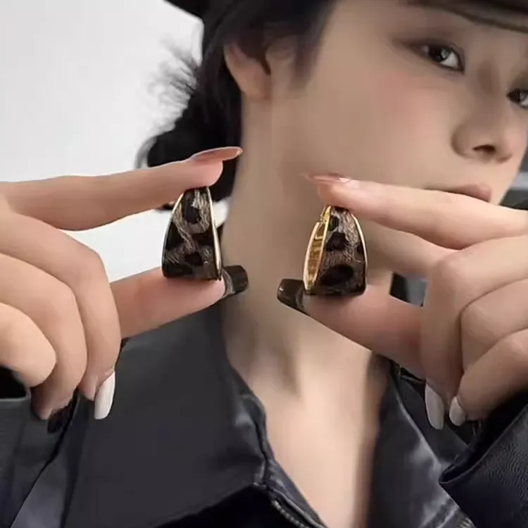 合金耳饰 时尚豹纹圆圈耳圈耳环女秋冬高级感夸张小众气质耳饰品
