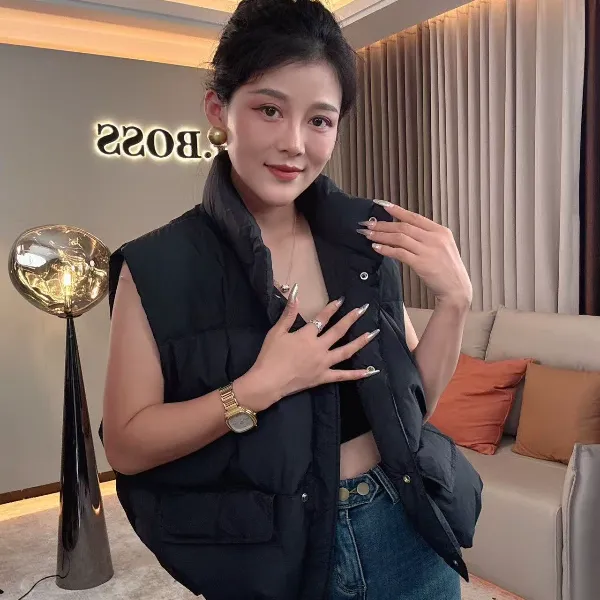 【耿老板6123#B】港风精致设计短款面包服马甲白鸭绒安心绒羽绒服