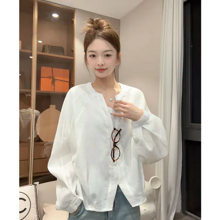 2025春夏新款极简百搭双V领半开衬衫女设计感休闲灯笼袖套头衬衣