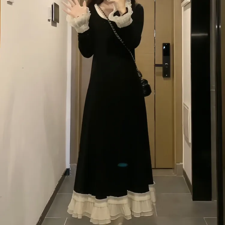 秋季设计感撞色假两件女大码胖mm遮肉黑色显瘦气质高级长袖连衣裙