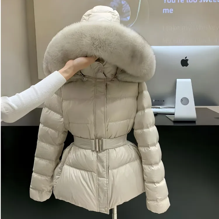 【周几】高级感大毛领超好看收腰羽绒服女高充绒量90白鸭绒修身显瘦