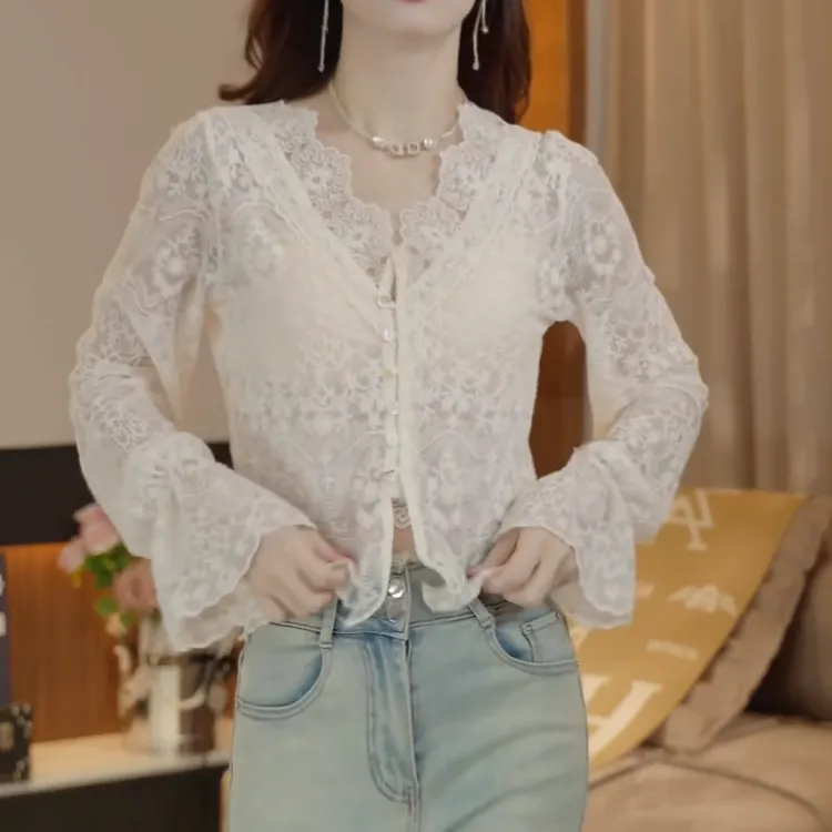 2025新款韩系百搭法式显瘦时尚气质复古蕾丝衫LK2506967