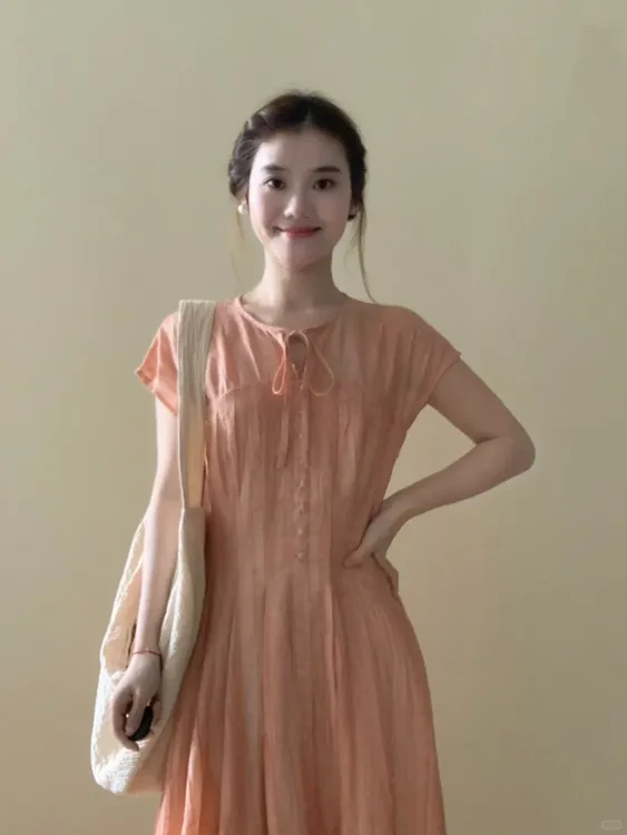 法式气质橙色系带V领连衣裙夏季新款多巴胺温柔时尚收腰显瘦长裙