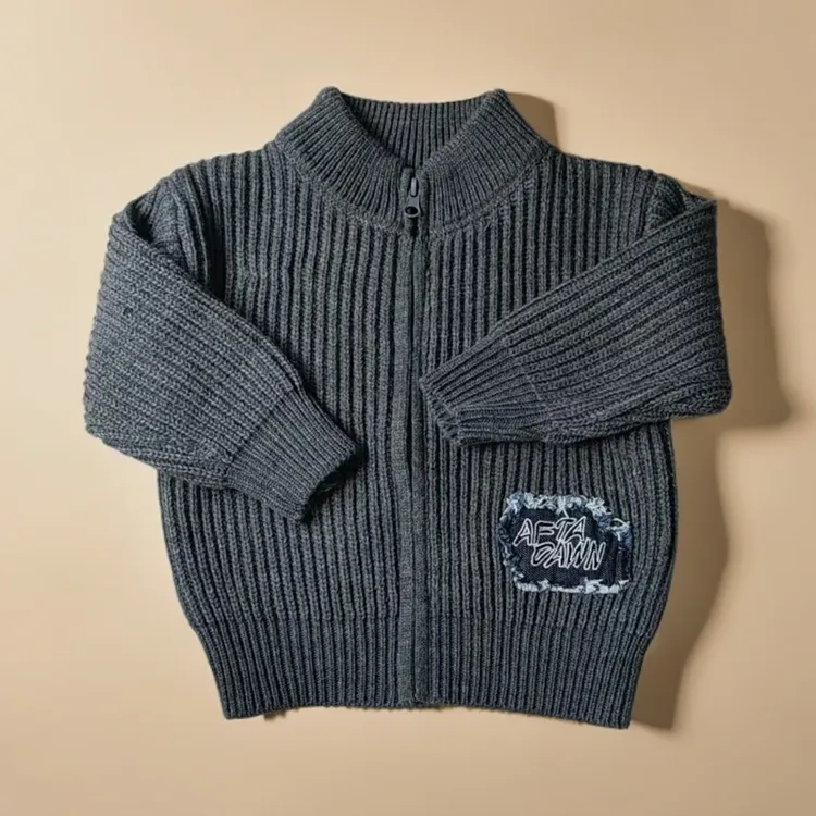 儿童款牛仔缝布刺绣毛衣拉链开衫