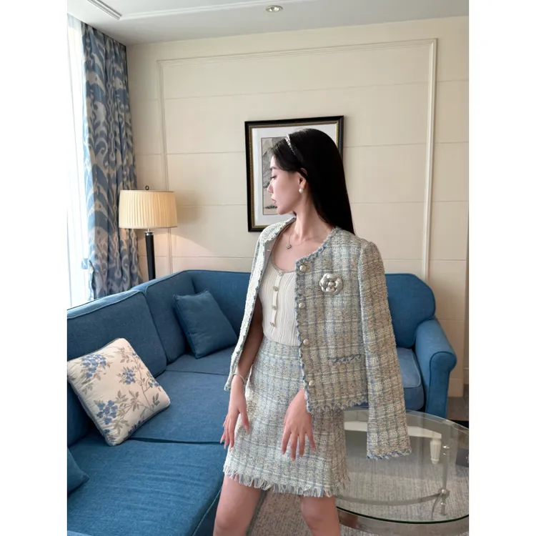 徐开开 浅茶褐/浅雾蓝温柔千金优雅小香风重工山茶花外套半裙套装