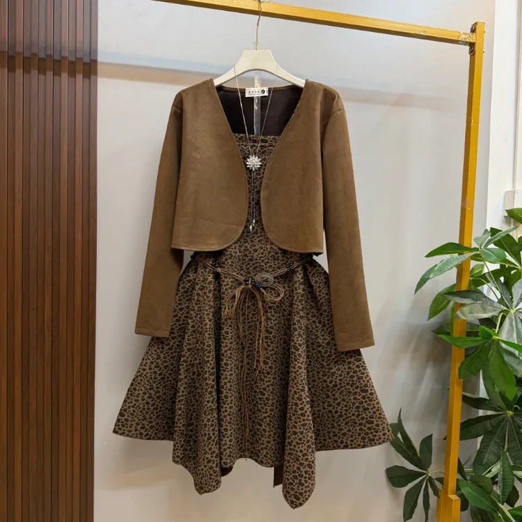 秋季新款大码欧货洋气时尚纯色高级显瘦外套十豹纹连衣裙两件套