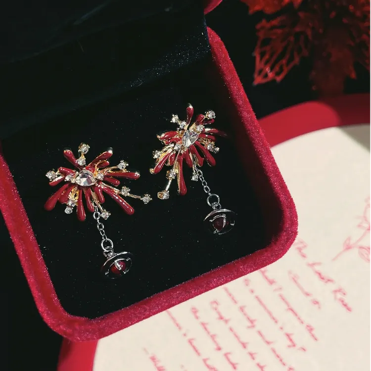 铜合金耳饰 爆闪红色烟火星球耳环女独特小众高级感新年显白耳饰