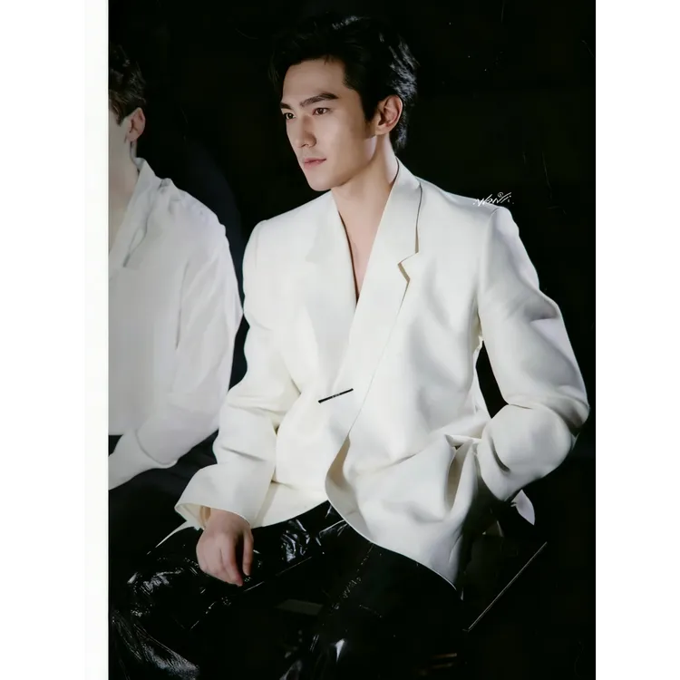 洋洋同款男士白色宽松西服套装春季秋季长袖常规款百搭时尚上装