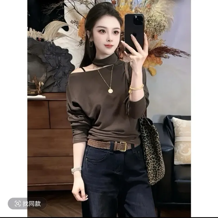 黑色挂脖露肩长袖T恤女秋冬季新款设计感百搭显瘦内搭打底上衣女