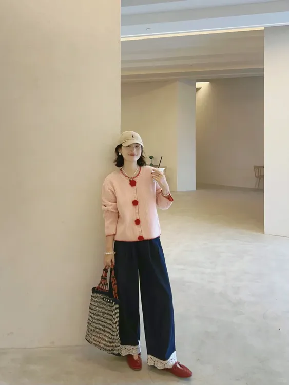 2025秋季新款小香风搭配一整套女花朵针织开衫搭配牛仔裤两件套女