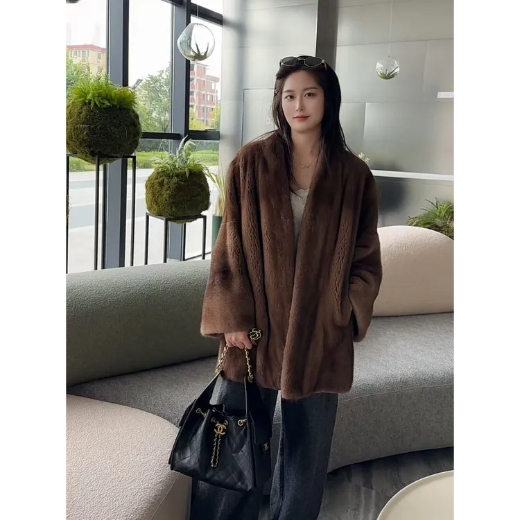 【佳乐皮草】2025新款斗篷款蝙蝠袖进口天鹅绒貂皮年轻外套