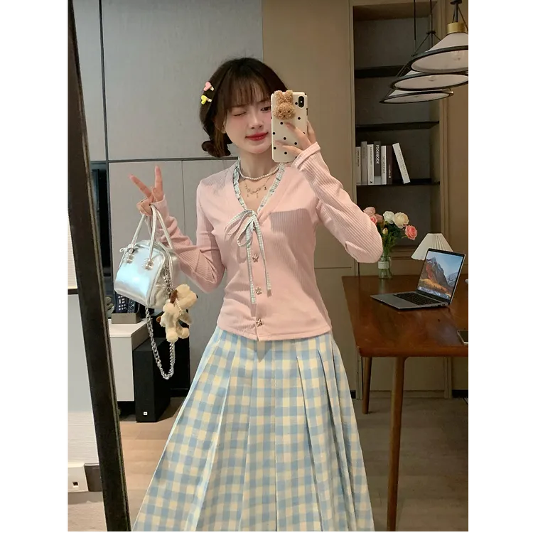 早秋新品浅粉色针织上衣可爱设计感蓝格色半身裙两件套女