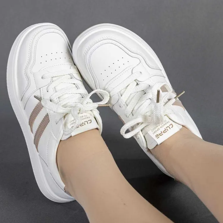 百搭秋季皮革拼接休闲板鞋运动休闲鞋时尚板鞋小白鞋