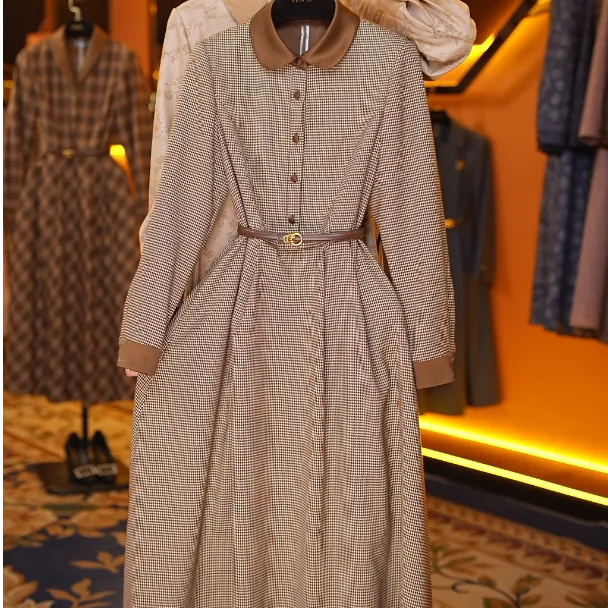 【赫尔温】设计款咖色时尚收腰显瘦连衣裙DHZZR53138