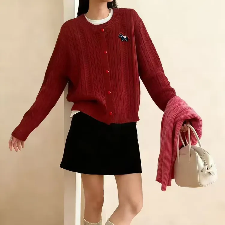 发财小马2025慵懒风秋冬新款圆领麻花针织开衫女宽松百搭毛衣