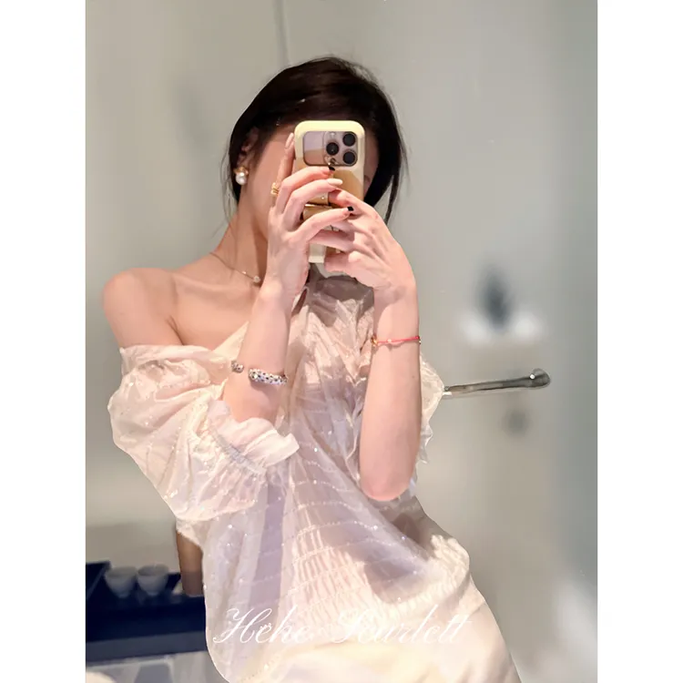 你的呵呵Scarlett丨肌理感中袖后背交叉设计感薄款上衣