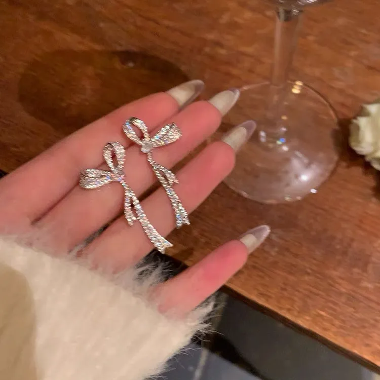 铜合金合成锆石耳饰 秋冬闪锆蝴蝶结耳环女轻奢设计感耳环耳饰