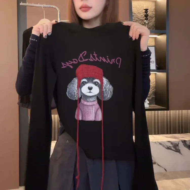 【桃桃】【带帽小狗】秋冬新款外穿减龄流流行印花T恤正肩女LK2509126
