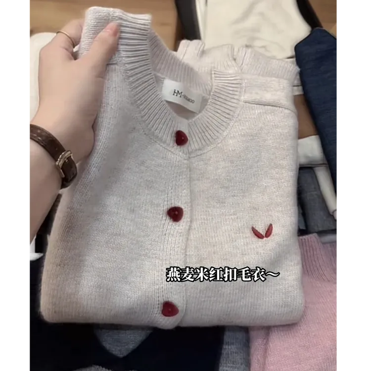 韩系刺绣燕麦米圆领针织开衫女2025秋冬新款宽松时尚显瘦软糯毛衣