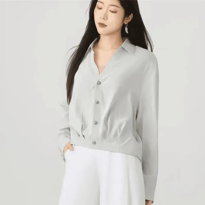 哥弟阿玛施正官方2025秋冬装新款法式复古V领长袖衬衫女显瘦上衣