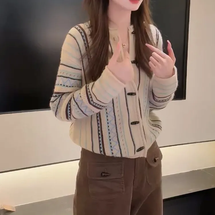 2025年秋冬宽松显瘦保暖上衣外套女韩系慵懒风高级感翻领气质毛衣