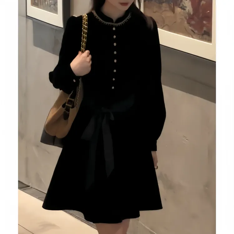 秋季时尚赫本风气质纯色丝绒连衣裙女新款名媛气质收腰显瘦小黑裙