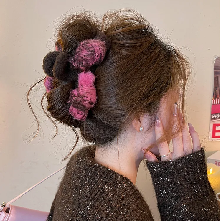 莓莓生巧~头发抓夹女毛绒蝴蝶结鲨鱼夹发量大发夹2025新款发饰冬