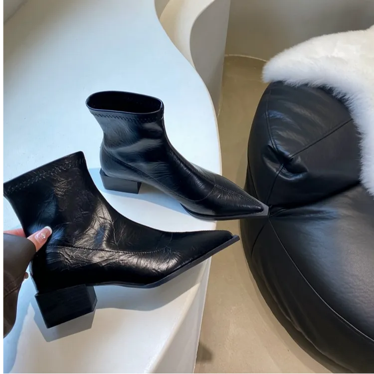 尖头短靴女新款2025秋冬女靴粗跟靴子套筒瘦瘦靴小众高跟鞋马丁靴