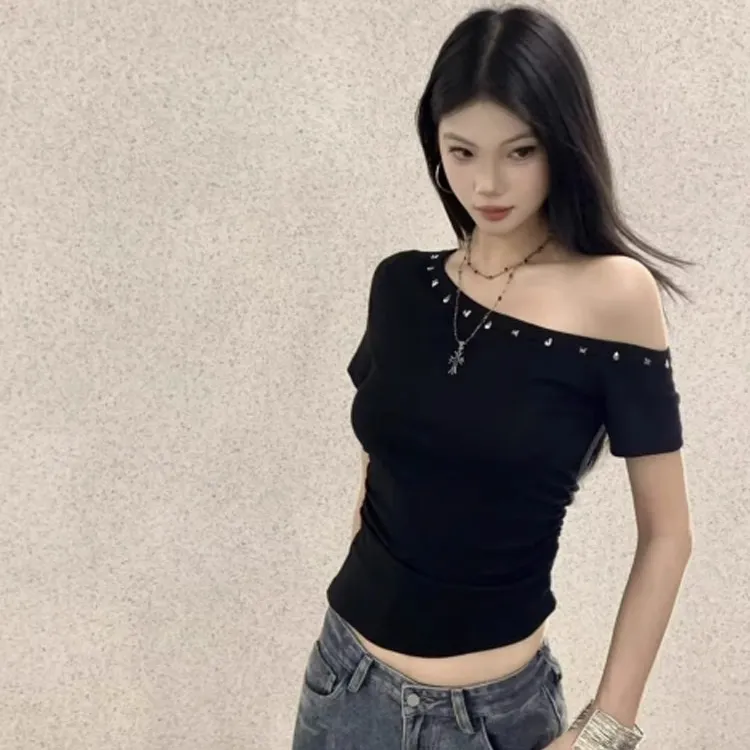 美式复古柳钉斜露肩短袖T恤女夏季不规则收腰显身材短款辣妹上衣