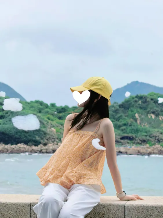 海边度假风碎花减龄吊带背心夏季外穿小众别致宽松遮肉荷叶边上衣