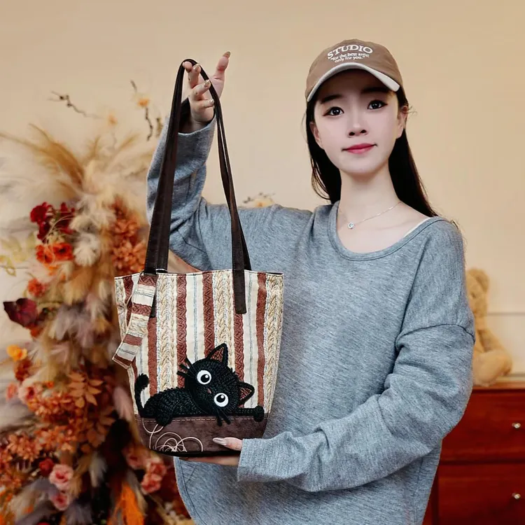 盾盾熊原创水桶包拼接黑喵细肩带磁扣单肩包休闲文艺手拎包肩包