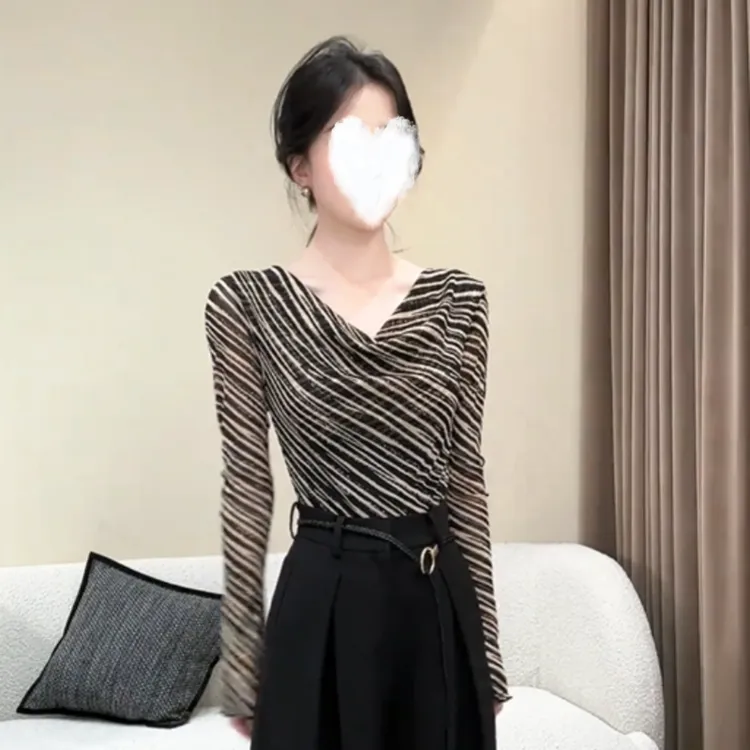 YIDENG复古斑马纹荡领长袖t恤女2025秋季新款轻熟风修身显瘦百搭