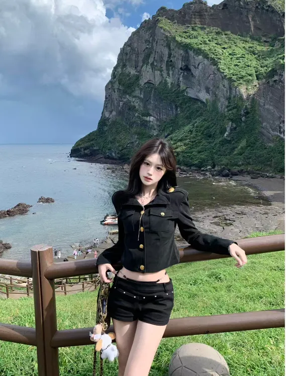 法式气质时尚设计感修身长袖上衣高腰显瘦包臀短裤套装女2025新款