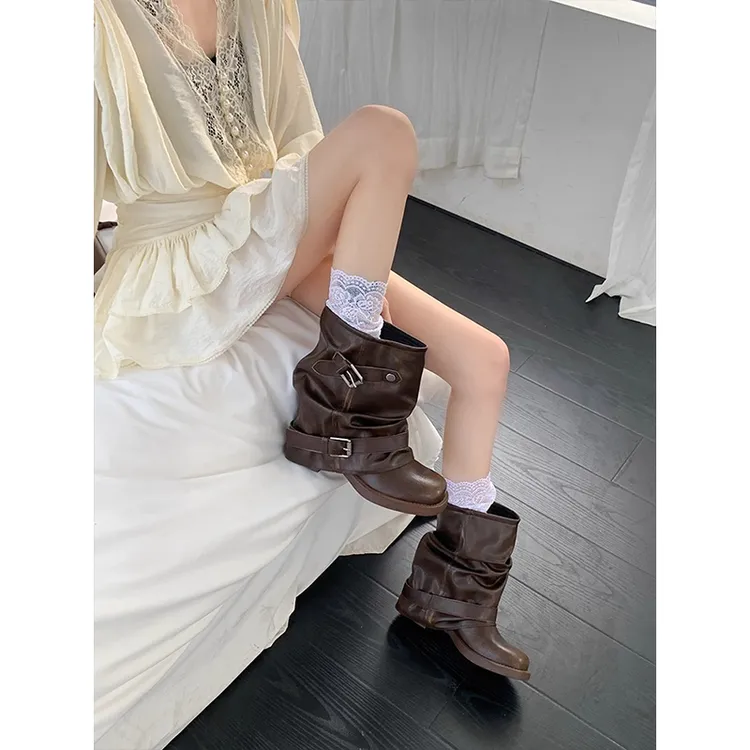 复古裤管靴黑色褶皱西部牛仔靴辣妹风圆头粗跟皮带扣短筒骑士靴女