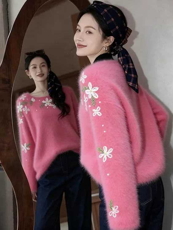 粉色印花毛衣女秋冬2025高端独特漂亮气质减龄小香风毛绒针织上衣